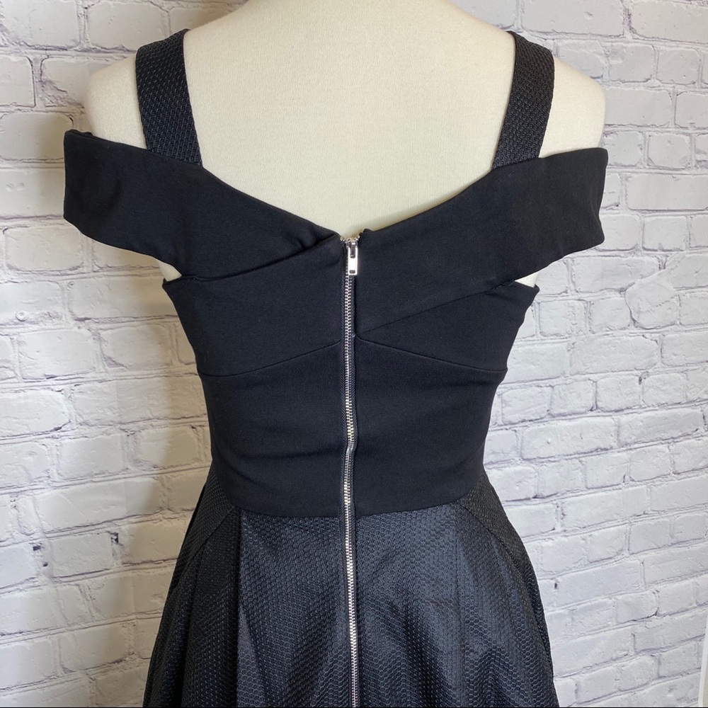 Elliatt Verve Cold Shoulder Dress NWOT - Picture 6 of 8